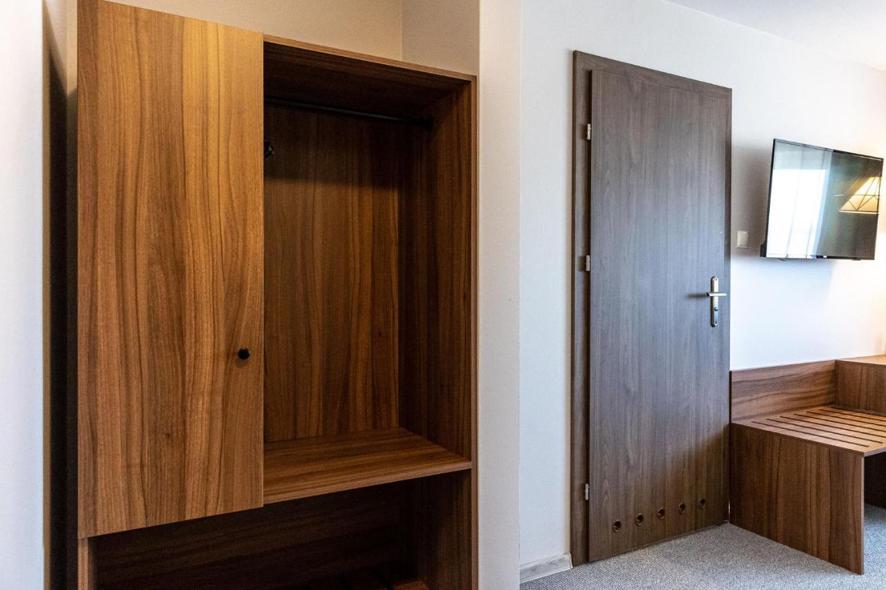 Hotel Santin Bełchatów Esterno foto