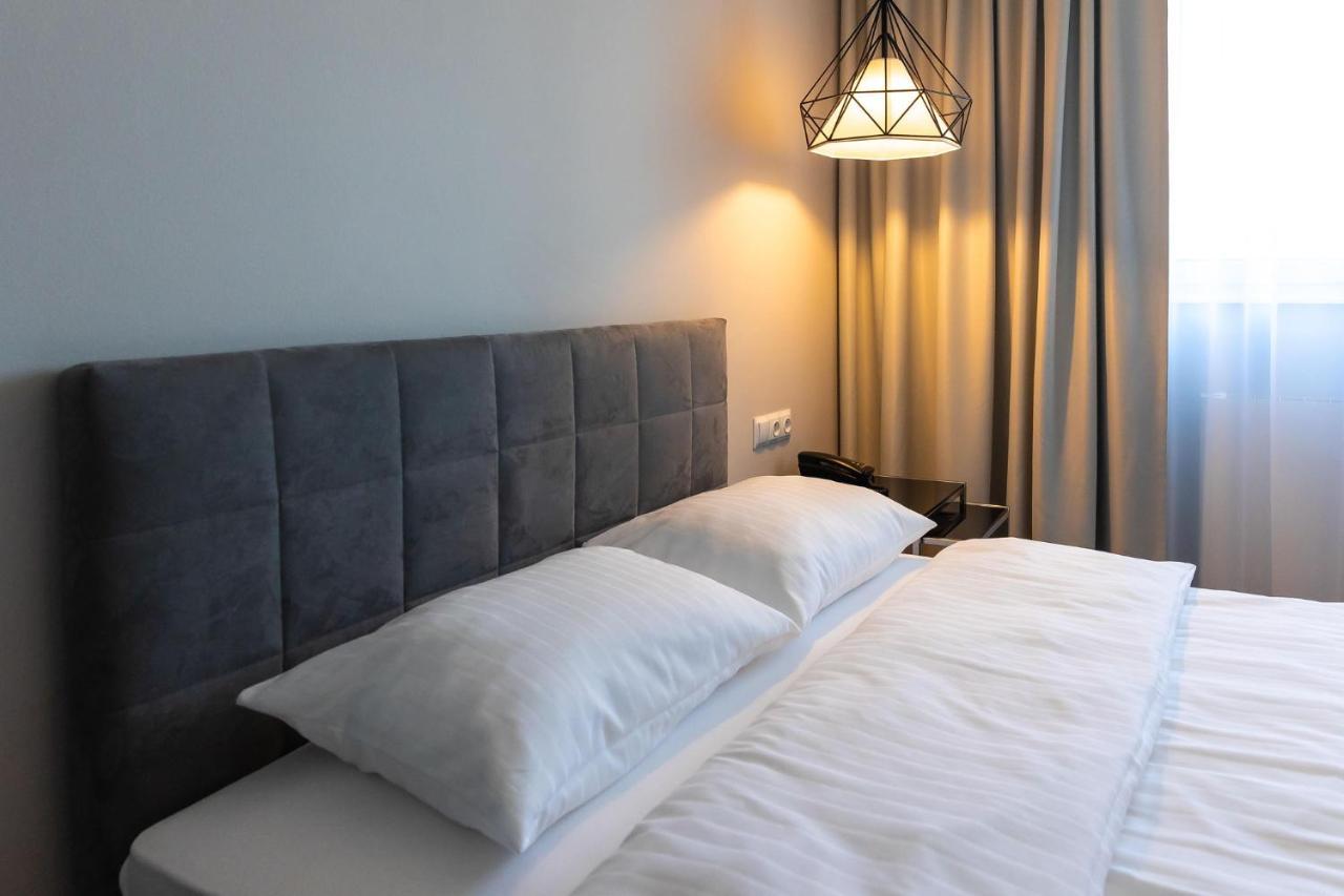 Hotel Santin Bełchatów Esterno foto