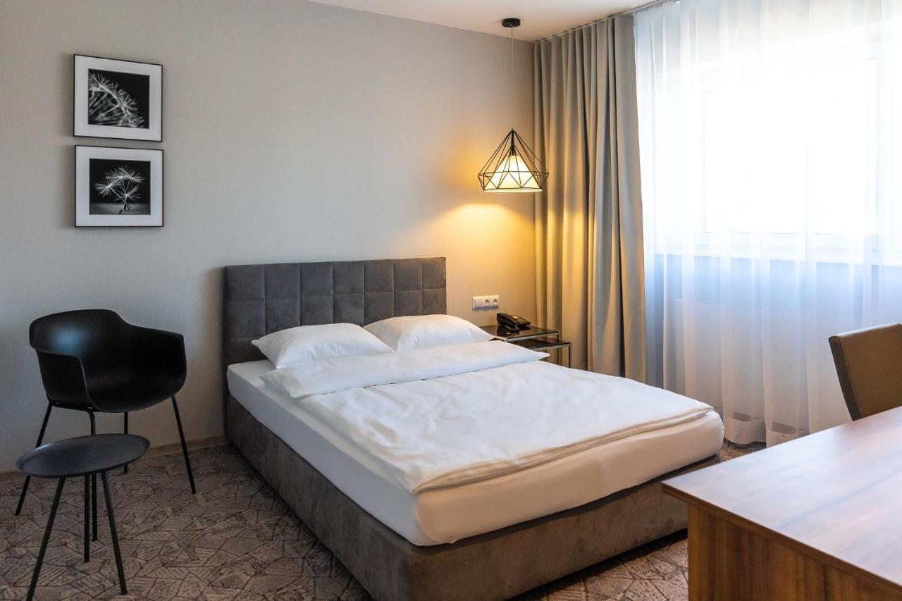 Hotel Santin Bełchatów Esterno foto