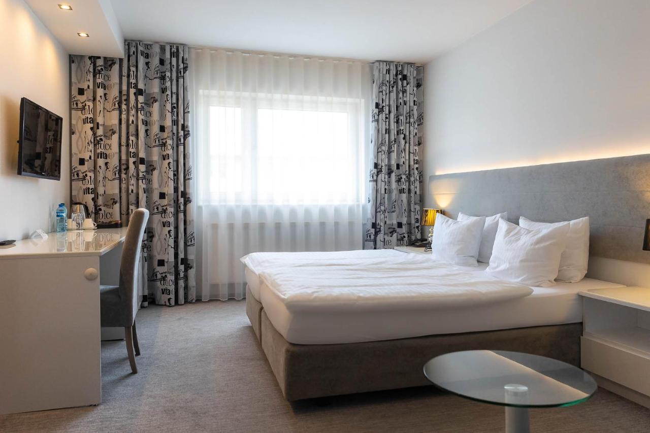 Hotel Santin Bełchatów Esterno foto