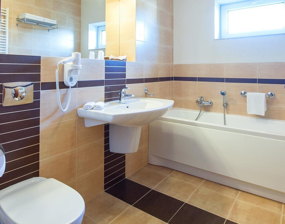Hotel Santin Bełchatów Esterno foto