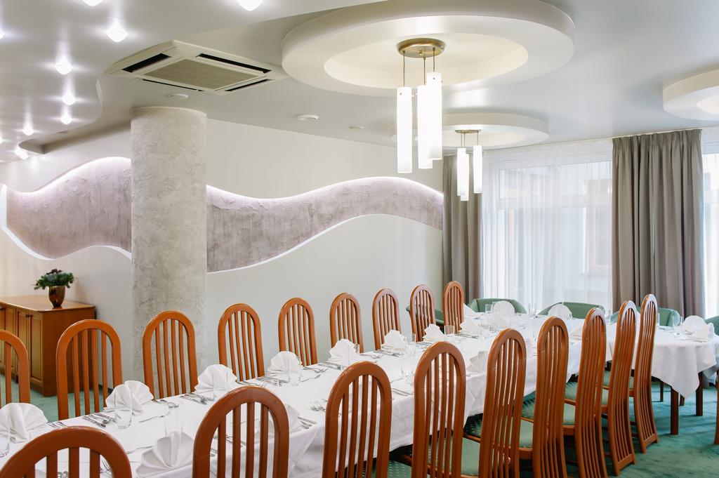 Hotel Santin Bełchatów Esterno foto