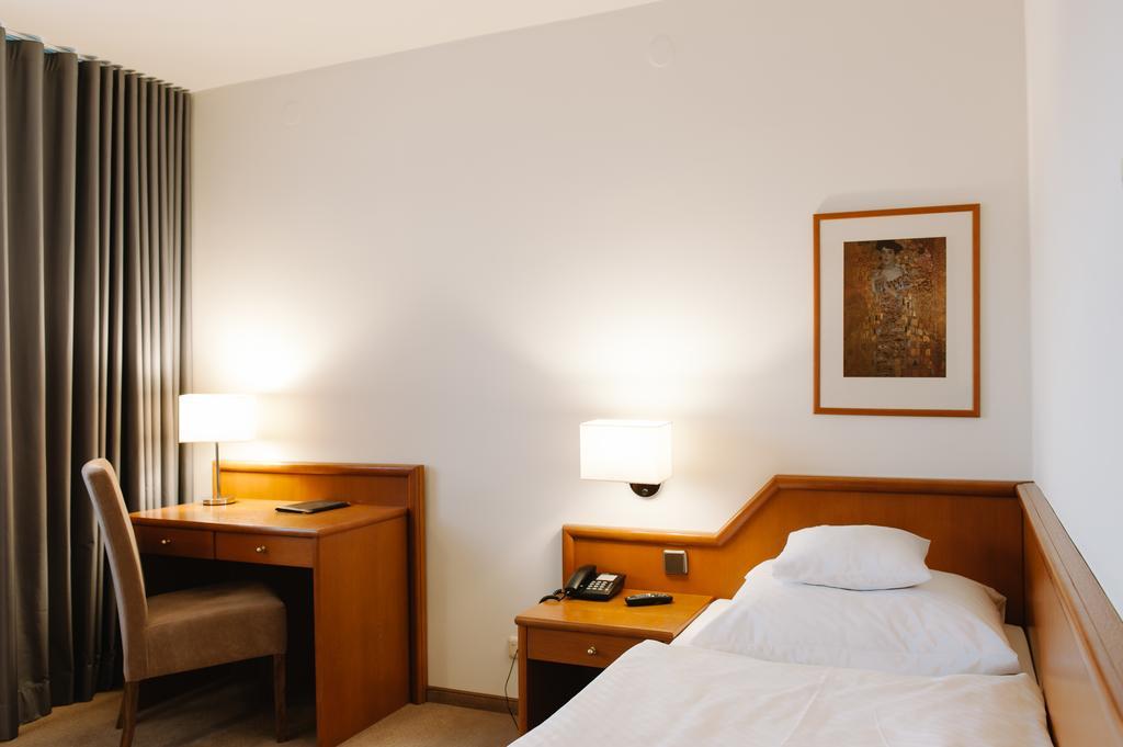 Hotel Santin Bełchatów Esterno foto