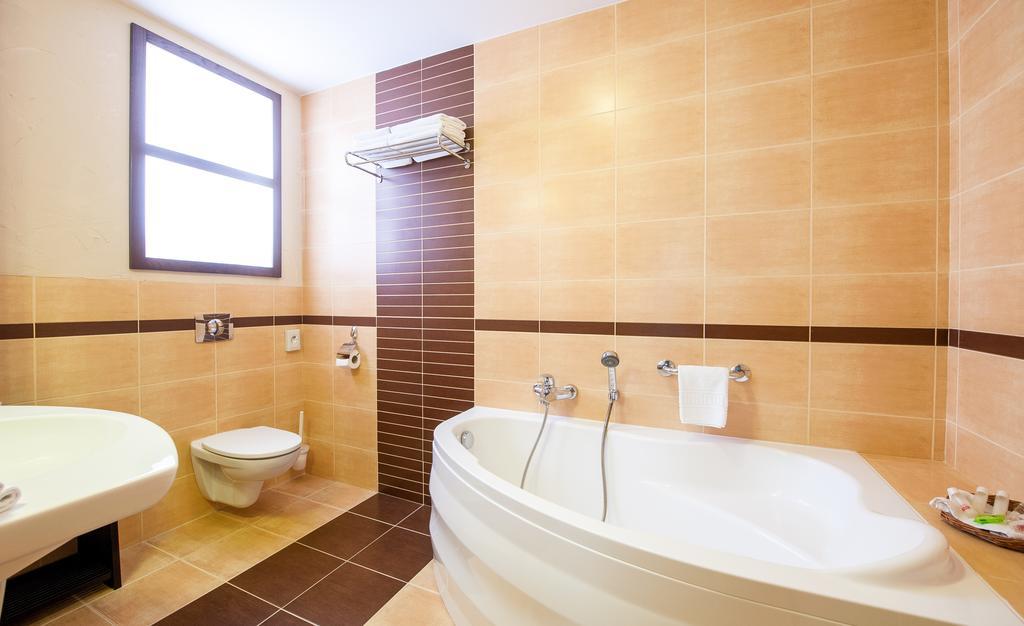 Hotel Santin Bełchatów Esterno foto