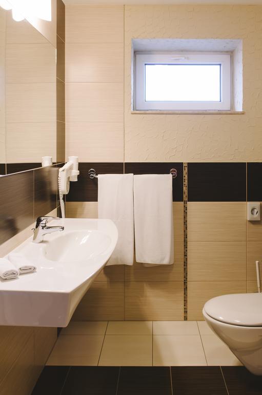 Hotel Santin Bełchatów Esterno foto