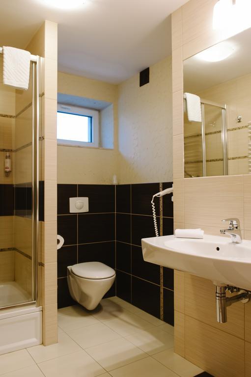 Hotel Santin Bełchatów Esterno foto