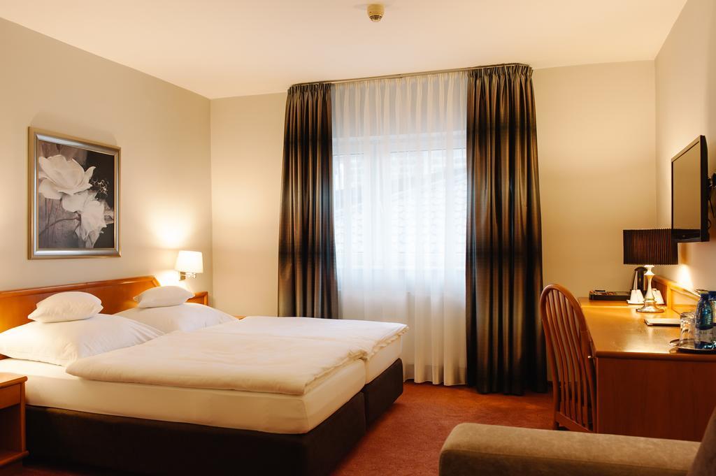 Hotel Santin Bełchatów Esterno foto