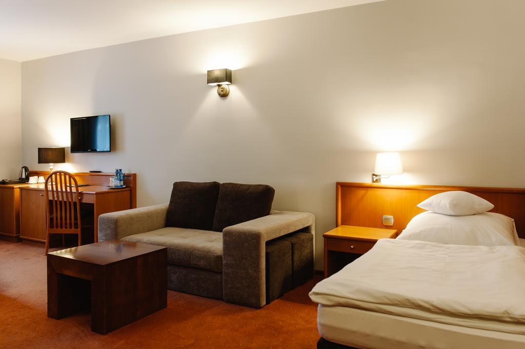 Hotel Santin Bełchatów Esterno foto