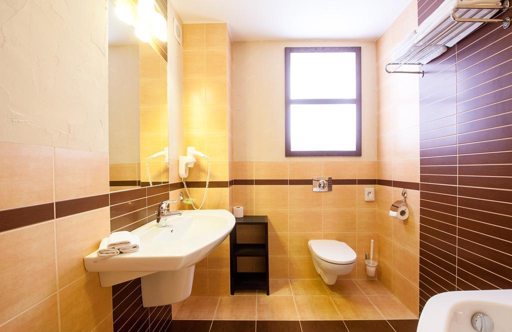 Hotel Santin Bełchatów Esterno foto